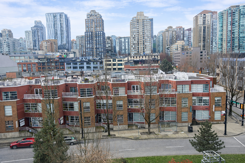 2 bedroom furnished condo located in safe are of Yaletown for rent. Steps to restaurants, coffee sho...