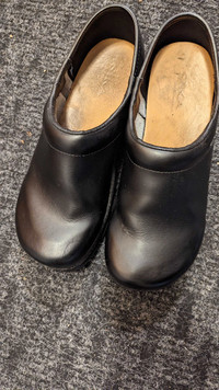 Sika leather work clogs