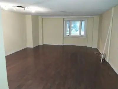 Currently vacant: a huge, bright pet friendly apartment with access to laundry, parking and a large...
