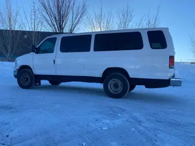2009 Ford E350 extended MEGA CAB Engine Triton v10 6.8L SUPERDUTY . Transmission 5-Speed Automatic O...