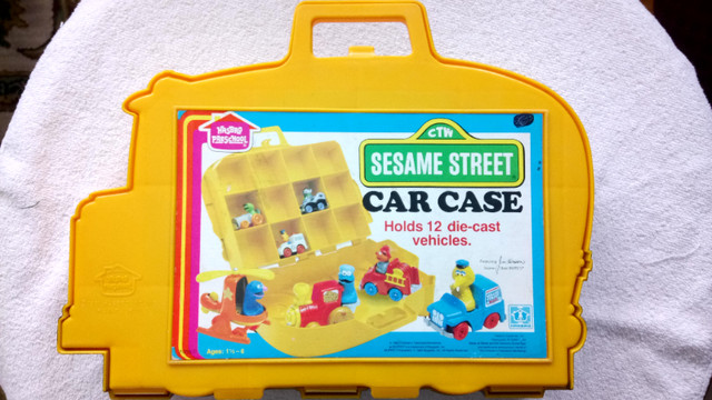 SESAME STREET  CAR CASE in Toys & Games in Kitchener / Waterloo - Image 2