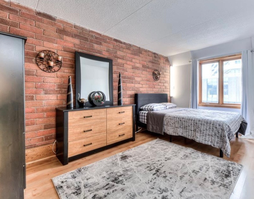 1 room for rent short term Downtown Montreal near Atwater M — photo 1