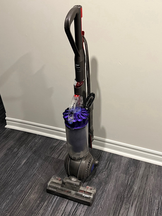 Dyson Vacuum cleaner. Ball Animal 2 in Vacuums in Barrie - Image 2