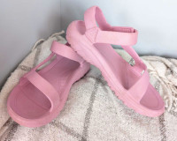 Women's Teva pink rubber sandals size 8