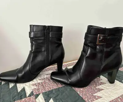 Black boots 4 sale, View more
