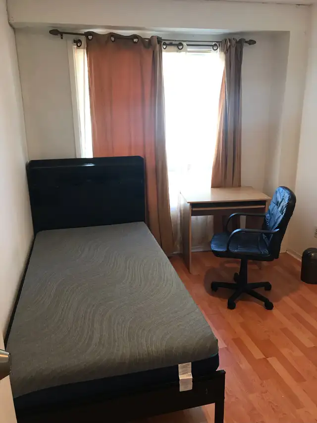 ATTENTION UTM STUDENTS!! ROOM IN EXCELLENT LOCATION  (TAKEN) in Room Rentals & Roommates in Mississauga / Peel Region - Image 5