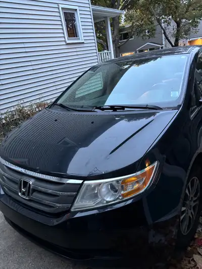 This used minivan has air conditioning, cruise control, and a trailer hitch for added convenience. I...