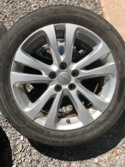 2016 CHRYSLER 200 FACTORY 17” RIMS WITH GOOD FIRESTONE TIRES 215 55 17”. RIMS HAVE MINIMAL SCRATCHES...
