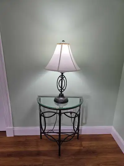 Hall table & lamp Pick up Oromocto Asking $25