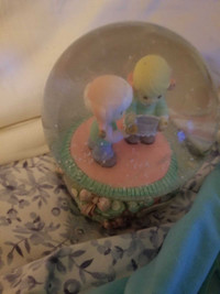 Cute snow globe 