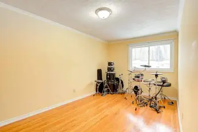 1 bedroom 1.5 washroom Parking available (2-3) Plus utilities Available From March 1st $417 rent plu...