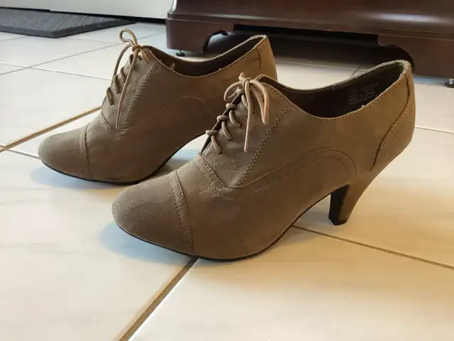 Tan Faux Suede Heels - Women’s Size 10 in Women's - Shoes in Oshawa / Durham Region - Image 4