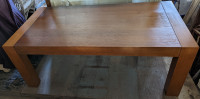 Large dining room table / Grande table de salle à manger