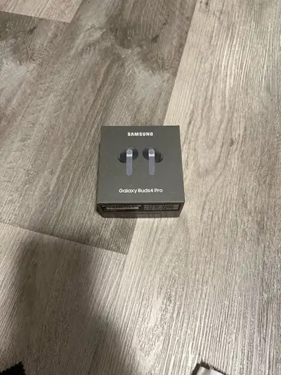 Black Samsung Galaxy Buds 4 Pro - Like New, View more