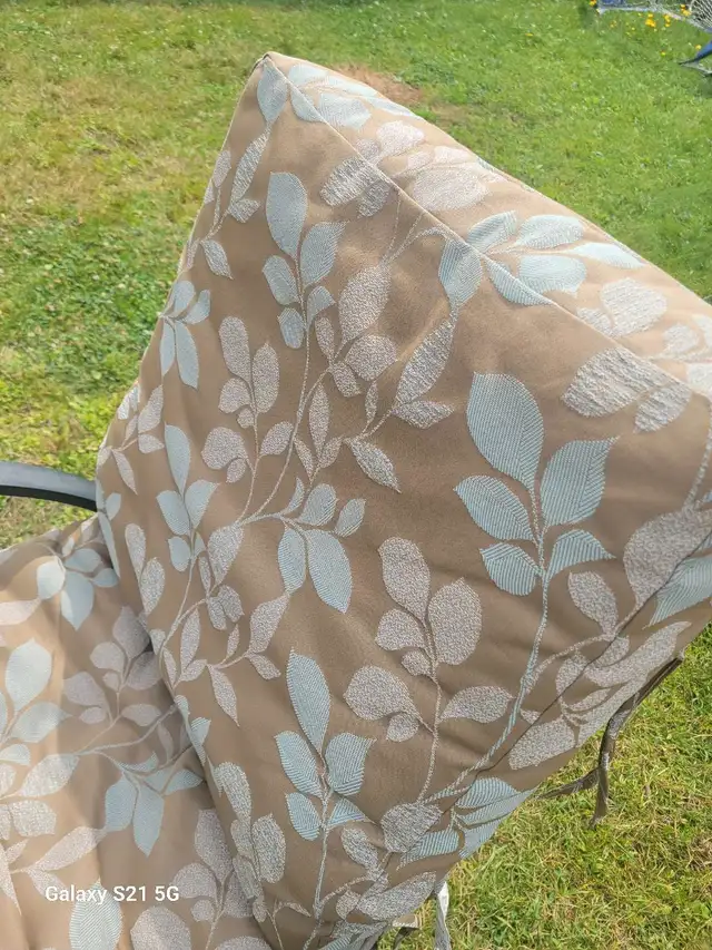 4 garden chairs63373373778177122