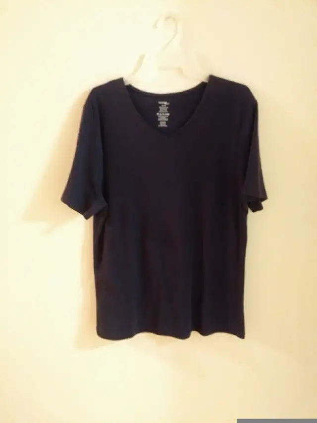 Unisex Cotton T-shirts (Size: L/XL) in Women's - Tops & Outerwear in Mississauga / Peel Region - Image 4