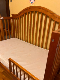 Toddler baby bed/ Lit pour bébé & enfant