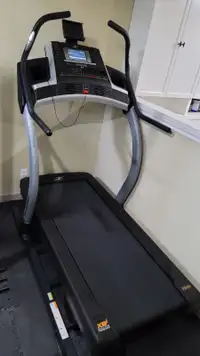 Low Mileage Treadmill Incline Trainer NordicTrack x9i