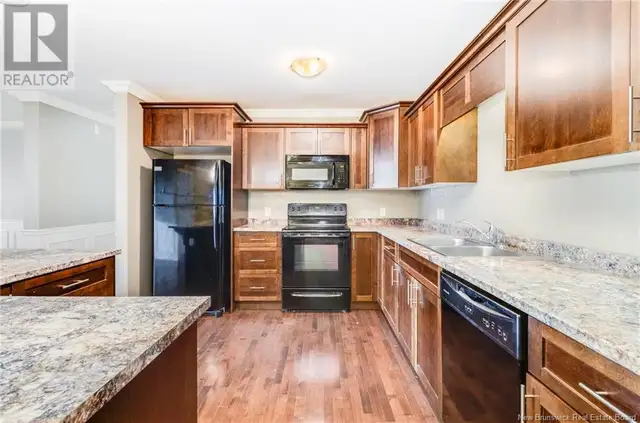 2 Bed apartment/condo with balcony, den and underground parking in Long Term Rentals in Fredericton - Image 4