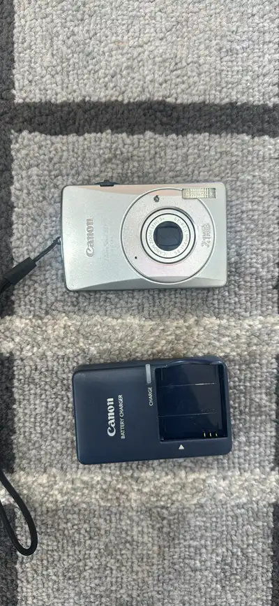 Canon PowerShot ELPH SD750-7.1 MP-Digital Camera- Charger-Tested Exc
