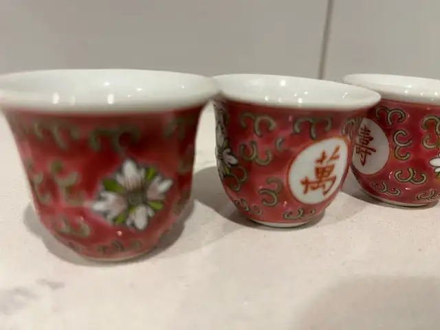 Vintage Chinese Famille Rose Mun Shou Longevity Sake/tea cups in Arts & Collectibles in Ottawa - Image 5