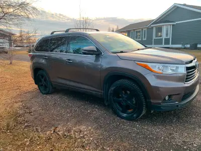 Highlander in good condition. Serviced at dealership. 2 sets of tires (all season and studded). Non...