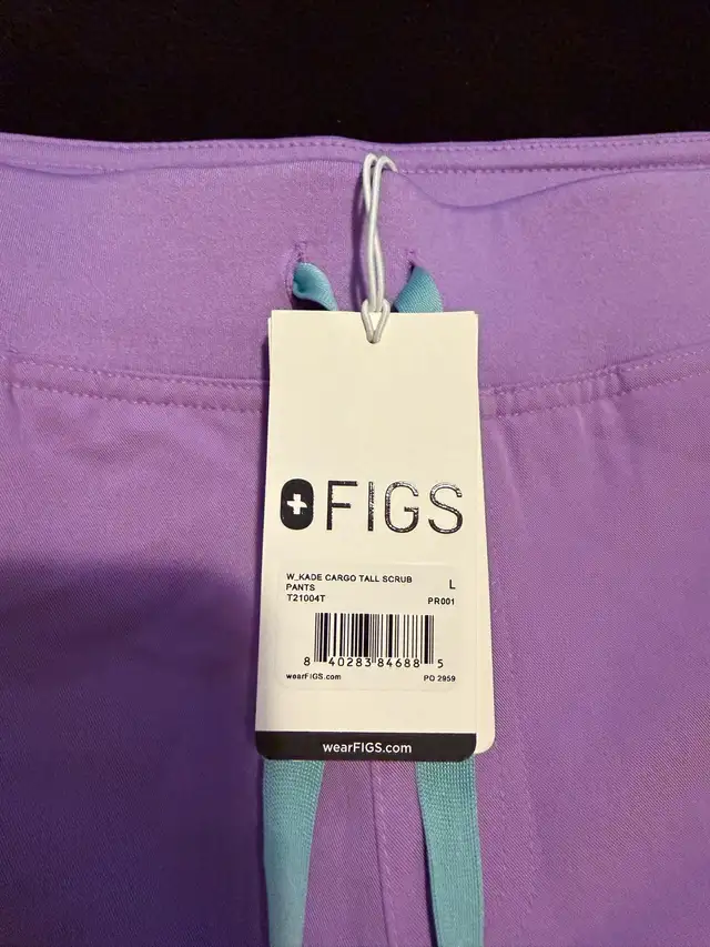BNWT Figs Kade Cargo Scrub pants in Women's - Bottoms in Calgary - Image 3