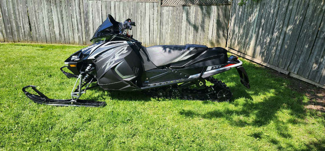 2019 Arctic cat ZR9000 limited  in Snowmobiles in Hamilton - Image 2