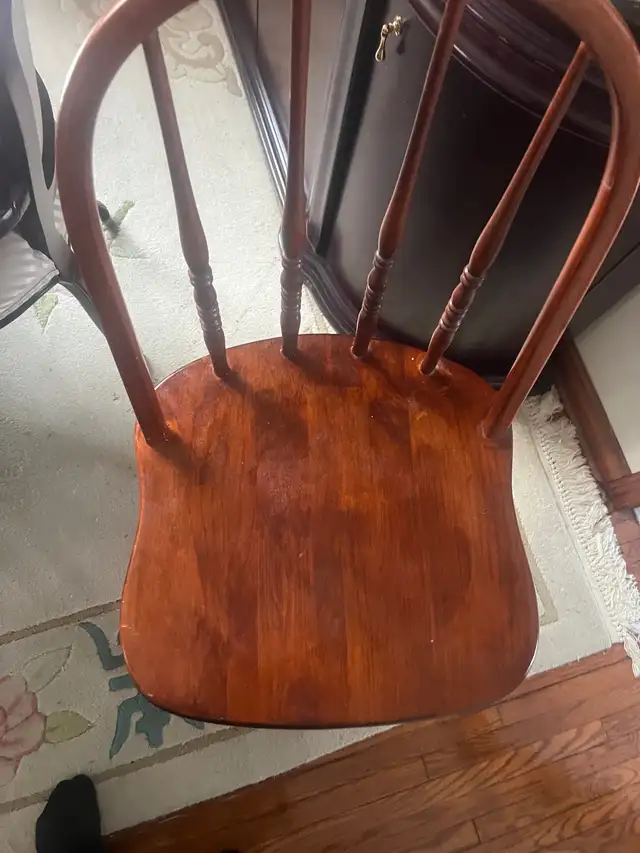 Rotating wood bar stool in Chairs & Recliners in Markham / York Region - Image 5