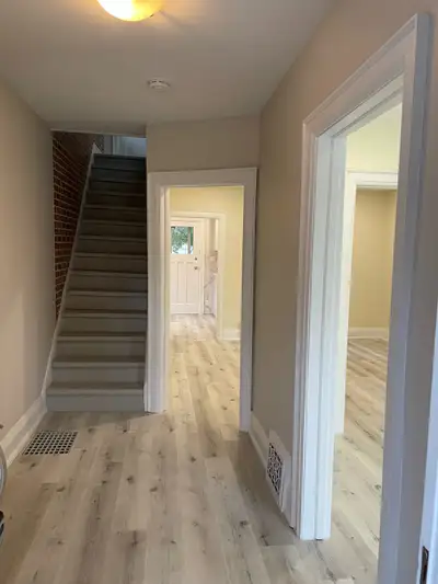 $2,750/Month – Beautifully Renovated 3-Bedroom Brick Home for Rent in Oshawa Welcome to this stunnin...
