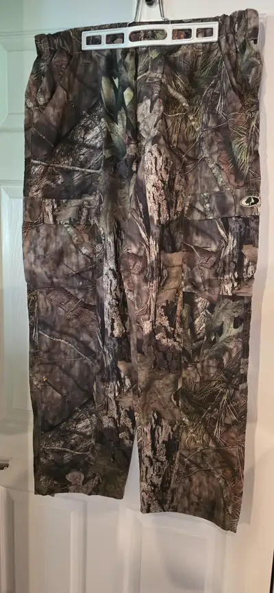 Mossy Oak Camo Pants XL, View more