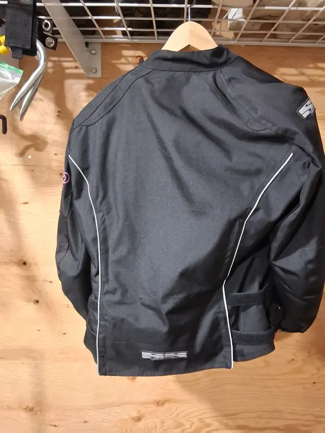 Women's Motorcycle Jacket (Medium)539802444749219842