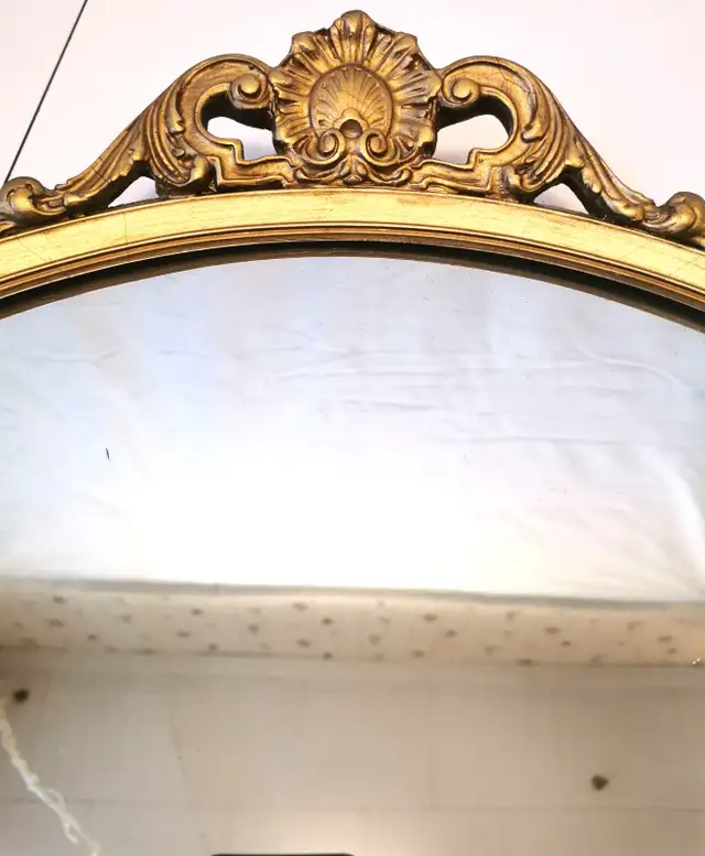 Vintage Italian Gilded Wood Oval Wall Mirror Ornate Rococo Shell in Home Décor & Accents in Markham / York Region - Image 5