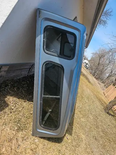 Ford Ranger short box Leer cap. Sliding front & side glass. In decent shape.