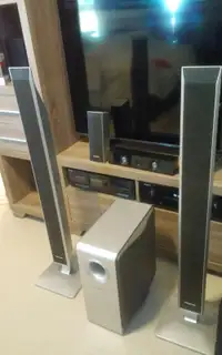 4 tower speakers, 2 bookshelf, 1 centre and 1 subwoofer $130