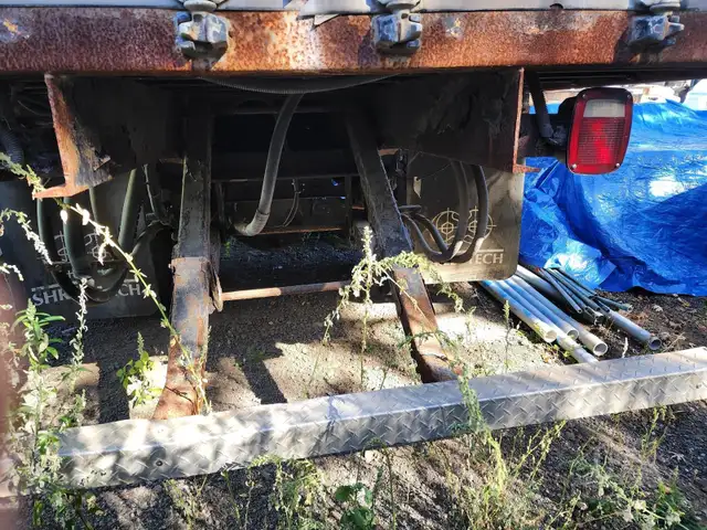 2003 International 4300 in Heavy Trucks in Hamilton - Image 7