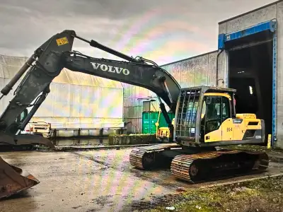 Volvo 220 excavator with 68” cleanup bucket with thumb. Runs strong . Fire suppression. Engine repla...