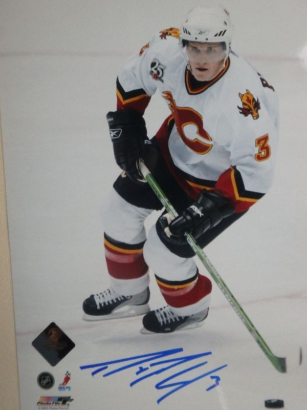DION PHANEUF Calgary Flames Signed 8 X 10 Photo With COA in Arts & Collectibles in Dartmouth
