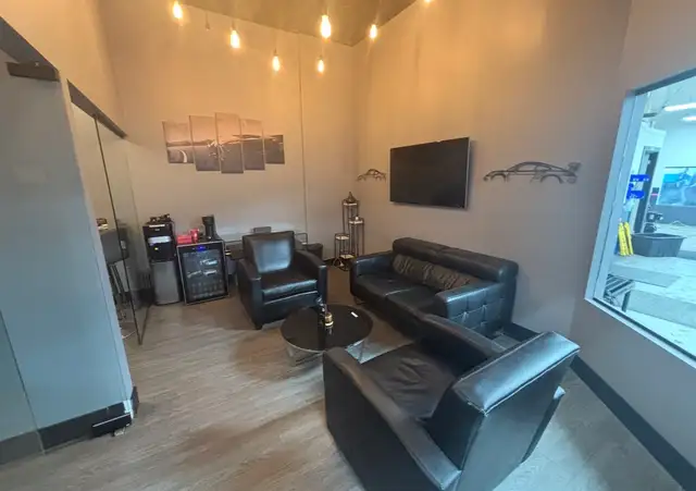 Downtown Commercial Automotive Lease Space in Commercial & Office Space for Rent in Vancouver - Image 8