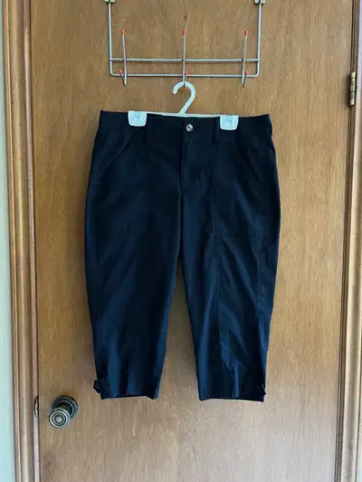 Women's Reitmans black capris. Size 12P, View more