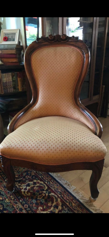 Lovely antique Victorian parlour chair in Chairs & Recliners in Kitchener / Waterloo