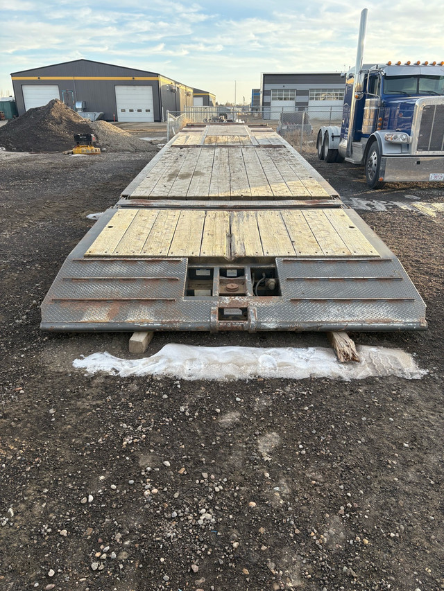 2007 Doepker 40Ton Scissorneck in Heavy Trucks in Lethbridge - Image 2