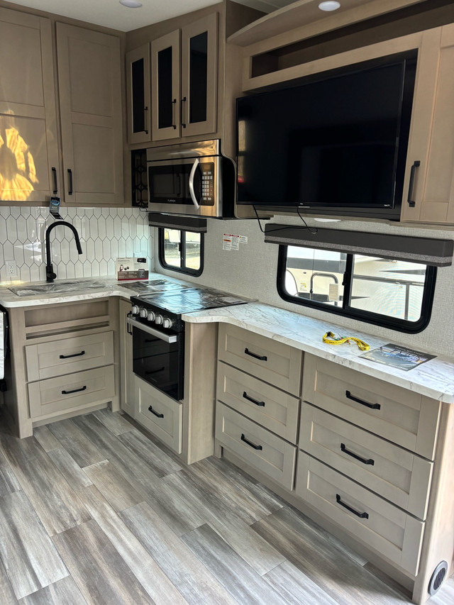 fifthwheel trailer in Travel Trailers & Campers in Ottawa