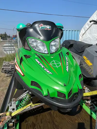 Get ready to carve through the snow with these 2 machines 1@Arctic Cat M7 144”x2” low mileage and 1@...