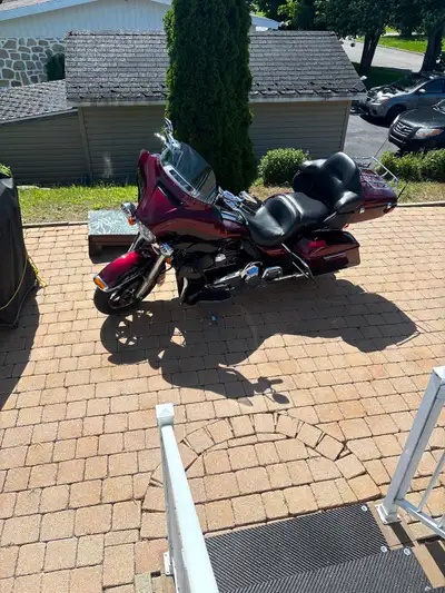 Full équipée, GPS, Bluetooth, poignées chauffantes, changement des 3 huiles fait à l’automne 2025 et...