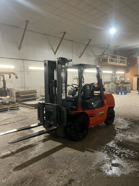 8000lb Toyota Forklift in Heavy Equipment in Stratford - Image 2