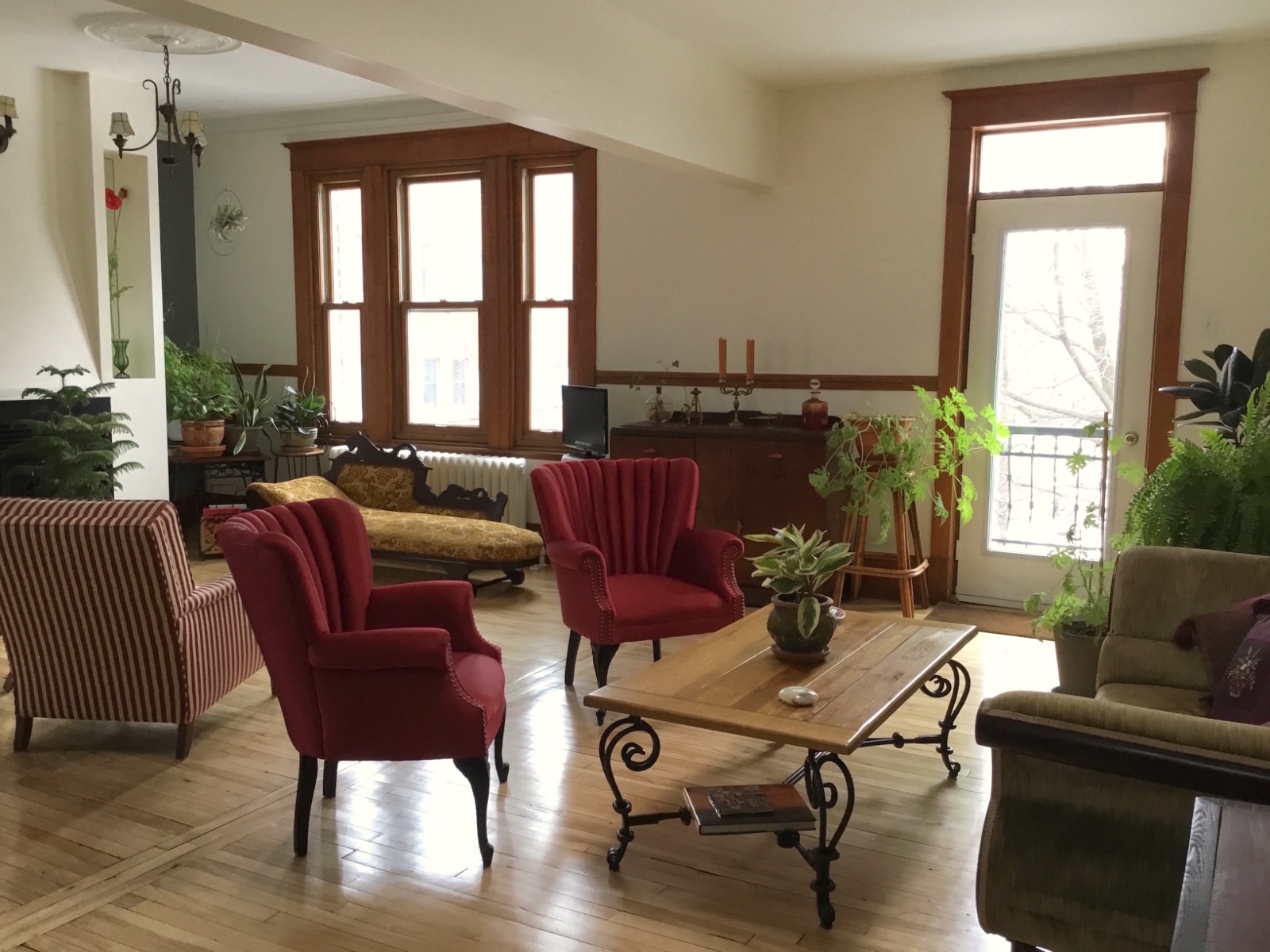 A private furnished room in Mile End/Chambre meublée à louer — photo 1