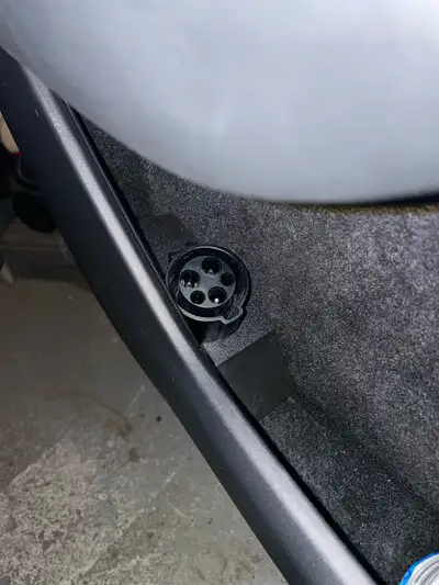 English version below: Station d'accueil Tesla Model 3 ou Y pour votre adaptateur J1772. S'intègre p...