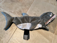 NEUF / NEW *** Halloween costume requin petit chien / small dog