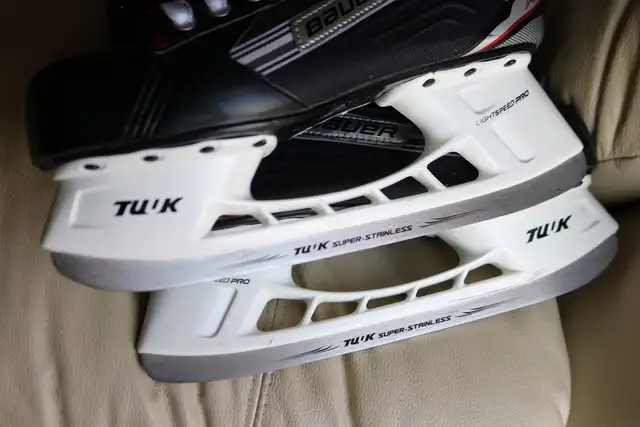 ⛸️ Bauer Vapor X Speed Senior Hockey Skates – Size 9R (US 10.5 / in Hockey in City of Toronto - Image 4